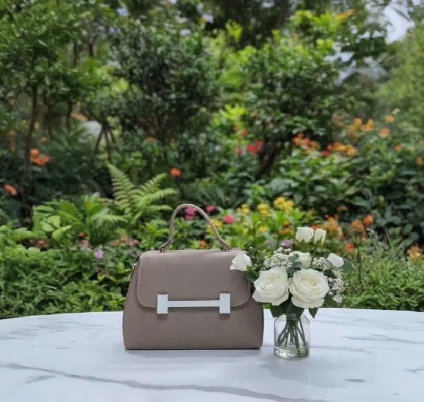 Aura Neutral Lock Handbag