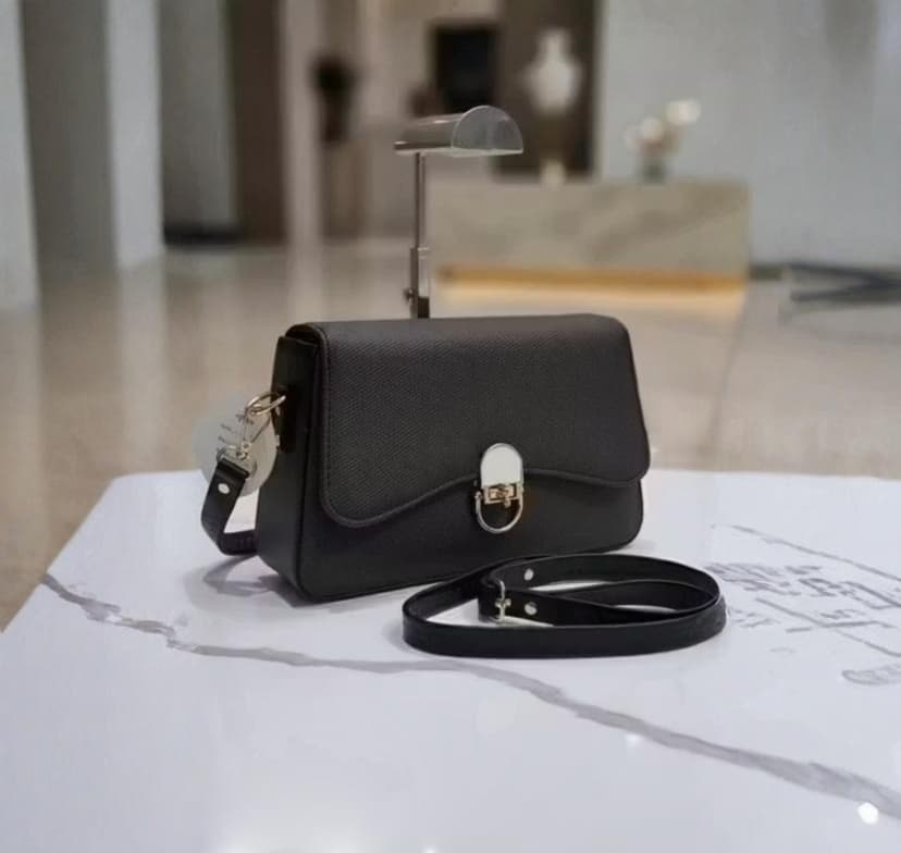 Elite Noir Fashion Sling